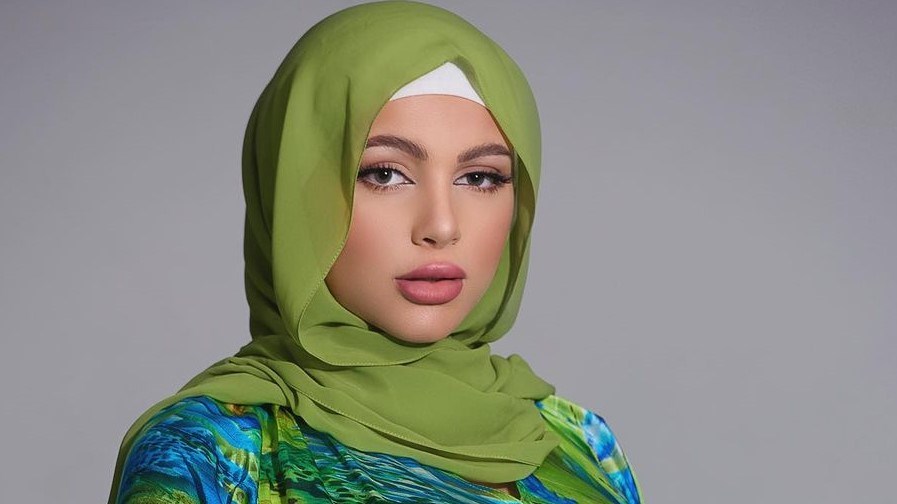 ملكة جمال المغرب تقاضي “رضا ولد الشينوية”